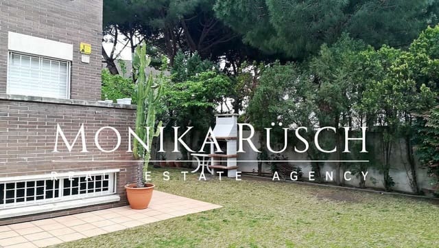 5 quarto Moradia Geminada para venda em Castelldefels com piscina garagem - 980 000 € (Ref: 9358856)