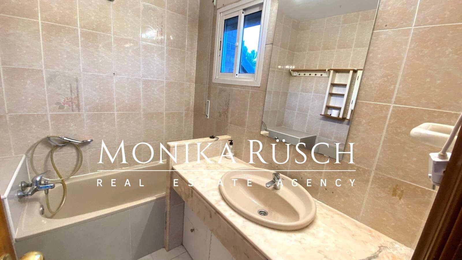 5 slaapkamer Halfvrijstaande villa te koop in Castelldefels met zwembad garage - € 980.000 (Ref: 9358856)