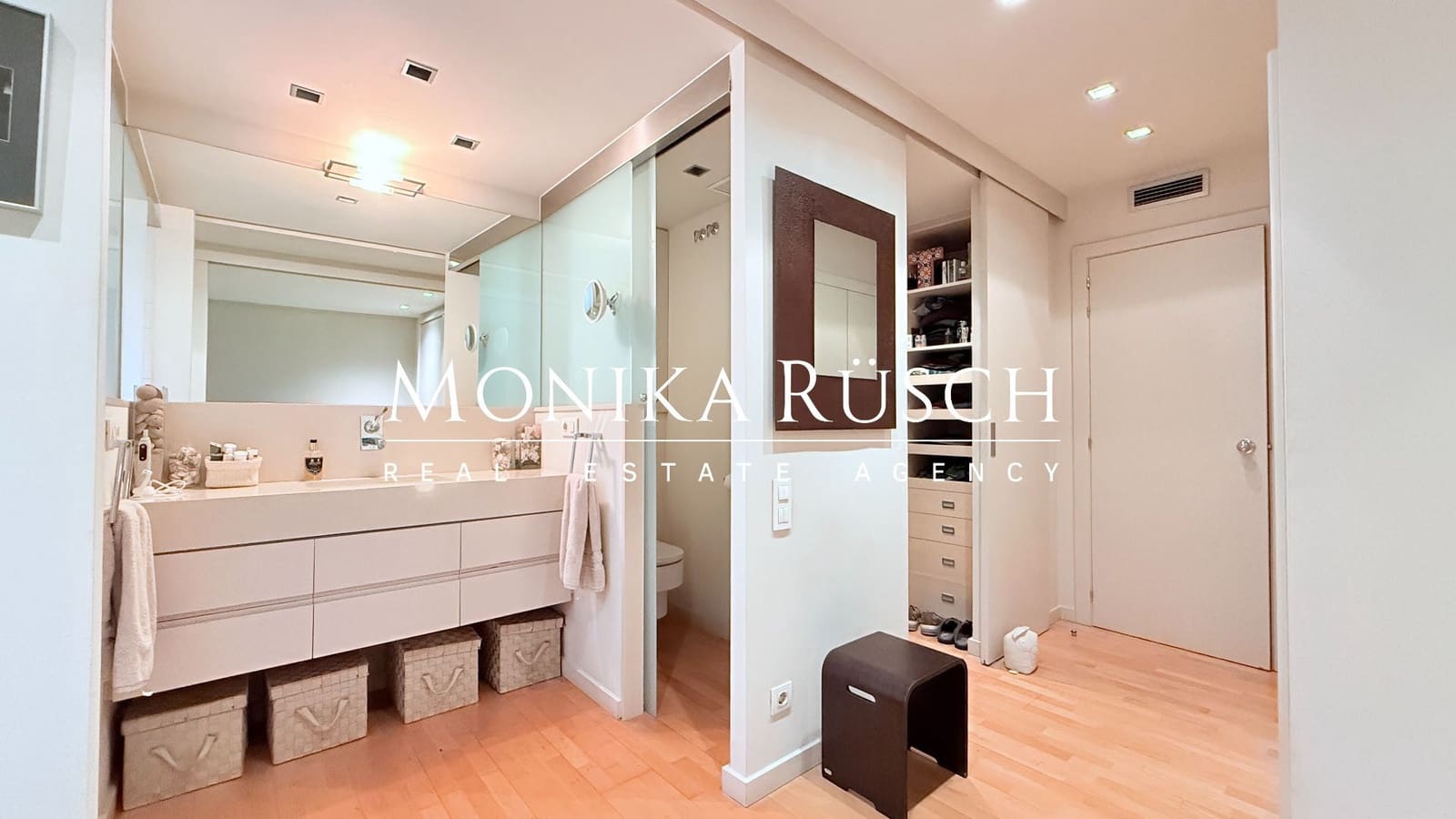 3 bedroom Flat for sale in Barcelona city with garage - € 1,075,000 (Ref: 9410523)