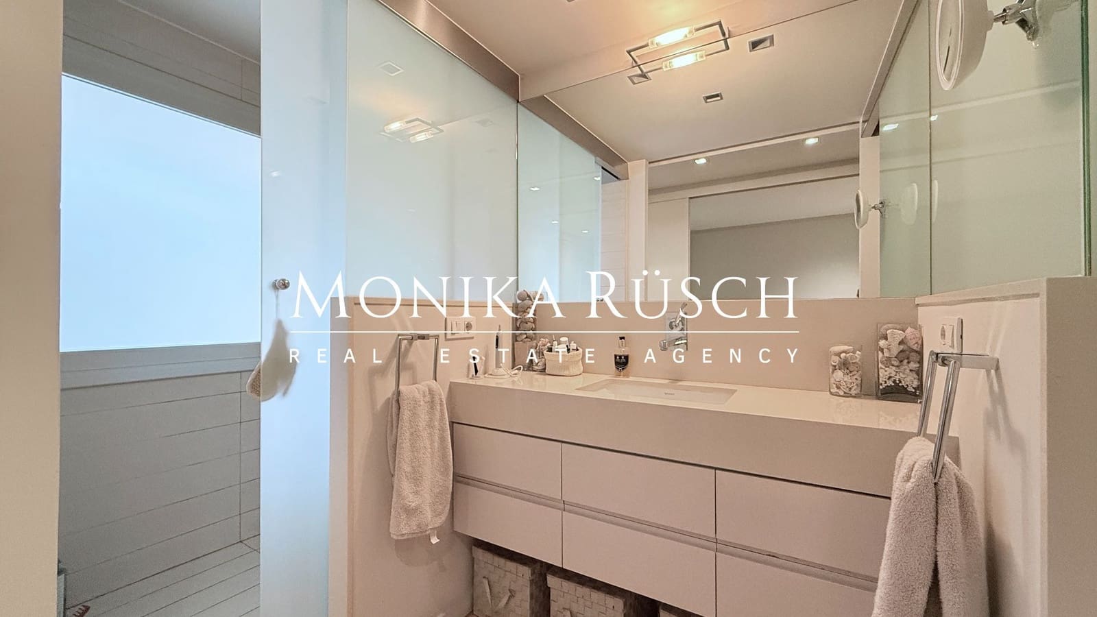 3 bedroom Flat for sale in Barcelona city with garage - € 1,075,000 (Ref: 9410523)