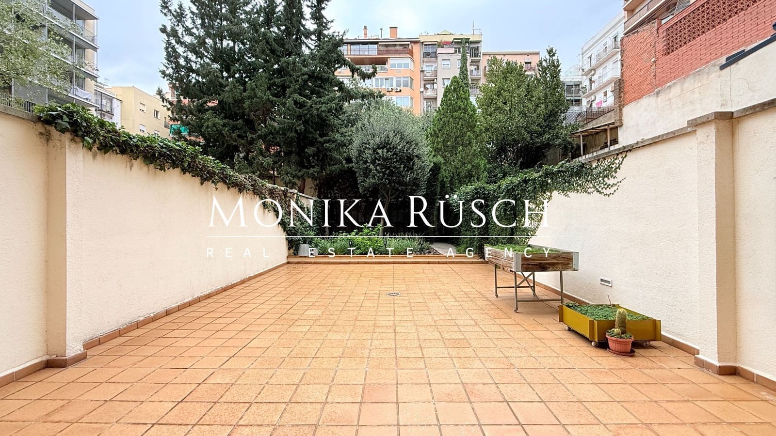 3 bedroom Flat for sale in Barcelona city with garage - € 1,075,000 (Ref: 9410523)