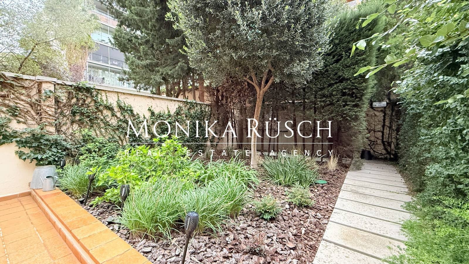 3 bedroom Flat for sale in Barcelona city with garage - € 1,075,000 (Ref: 9410523)