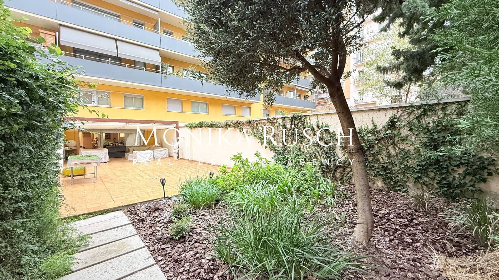 3 bedroom Flat for sale in Barcelona city with garage - € 1,075,000 (Ref: 9410523)