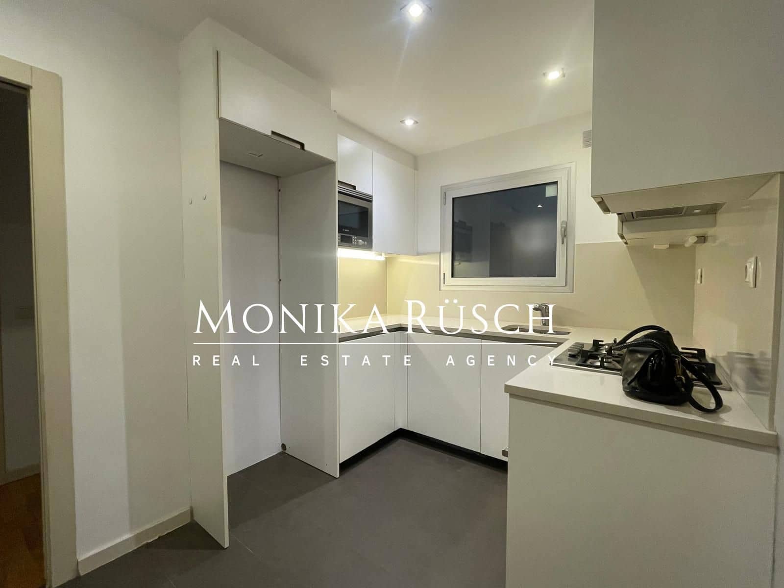 4 sypialnia Mieszkanie na sprzedaż w Miasto Barcelona z garażem - 895 000 € (Ref: 9433031)