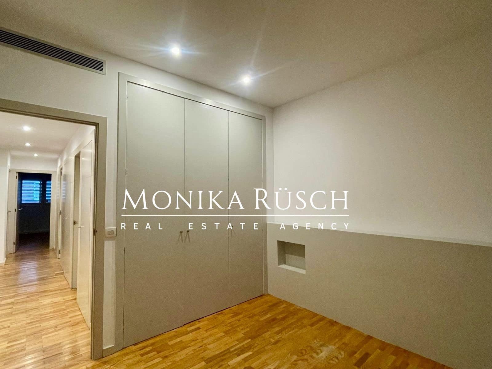 4 sypialnia Mieszkanie na sprzedaż w Miasto Barcelona z garażem - 895 000 € (Ref: 9433031)