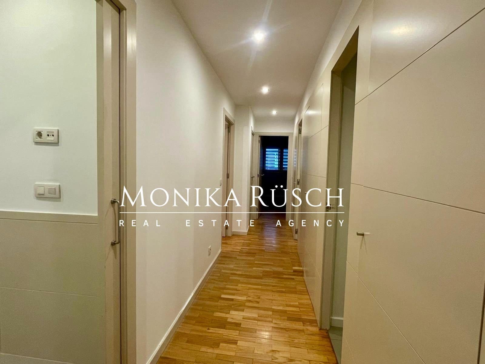 4 sypialnia Mieszkanie na sprzedaż w Miasto Barcelona z garażem - 895 000 € (Ref: 9433031)