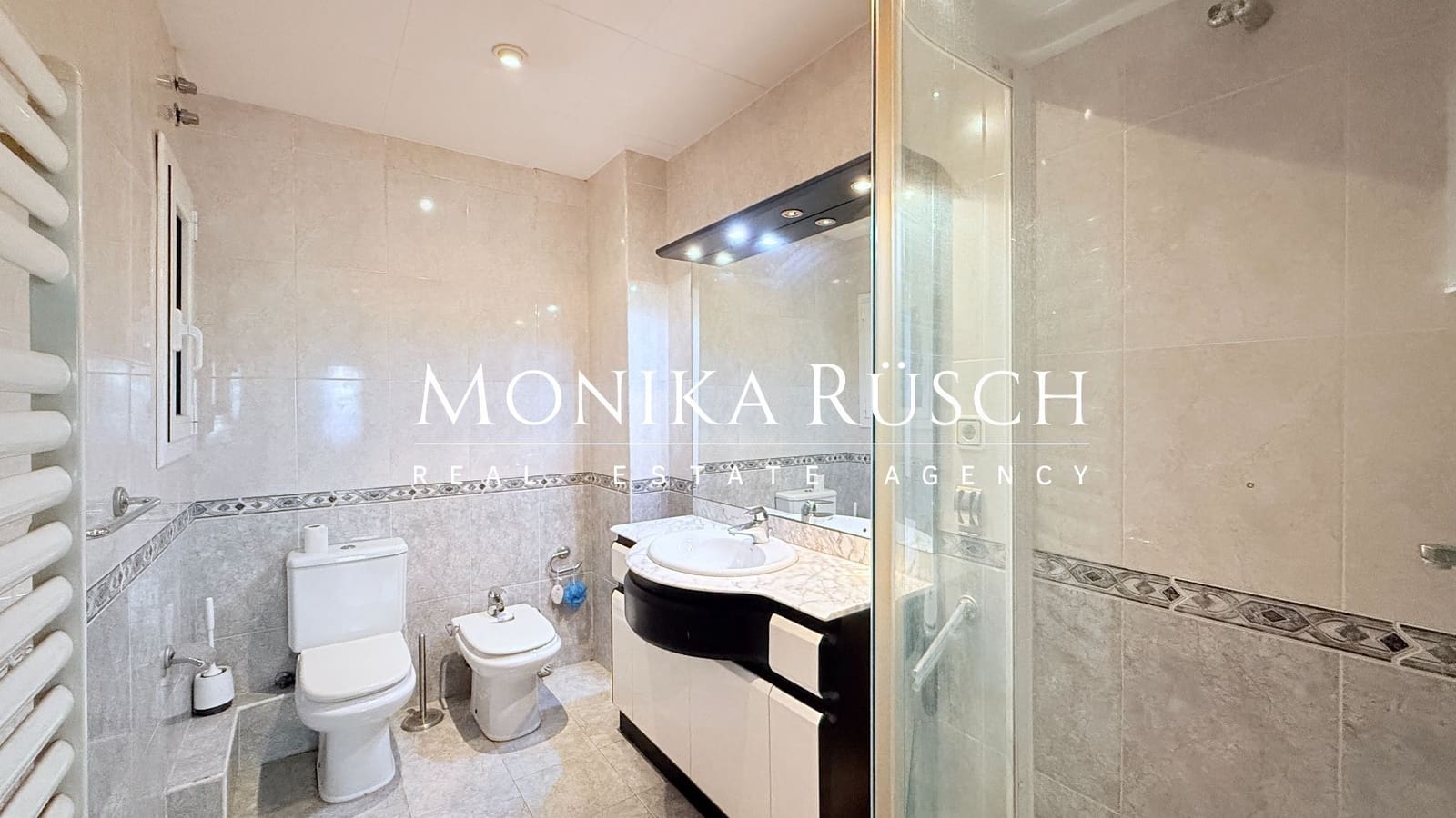 4 Zimmer Wohnung zu verkaufen in Barcelona Stadt - 370.000 € (Ref: 9439447)