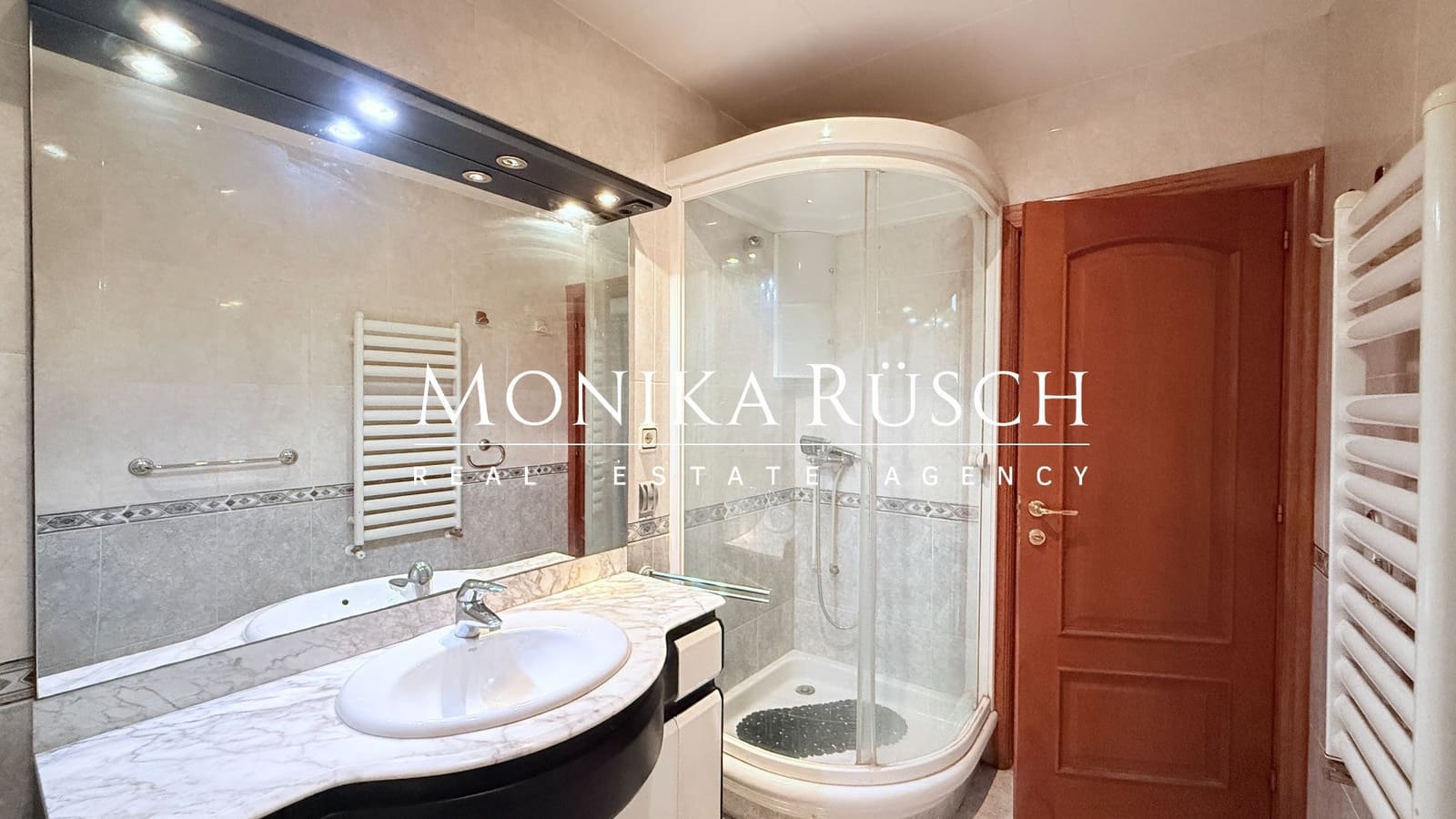 4 Zimmer Wohnung zu verkaufen in Barcelona Stadt - 370.000 € (Ref: 9439447)