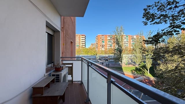 4 Zimmer Wohnung zu verkaufen in Barcelona Stadt - 370.000 € (Ref: 9439447)