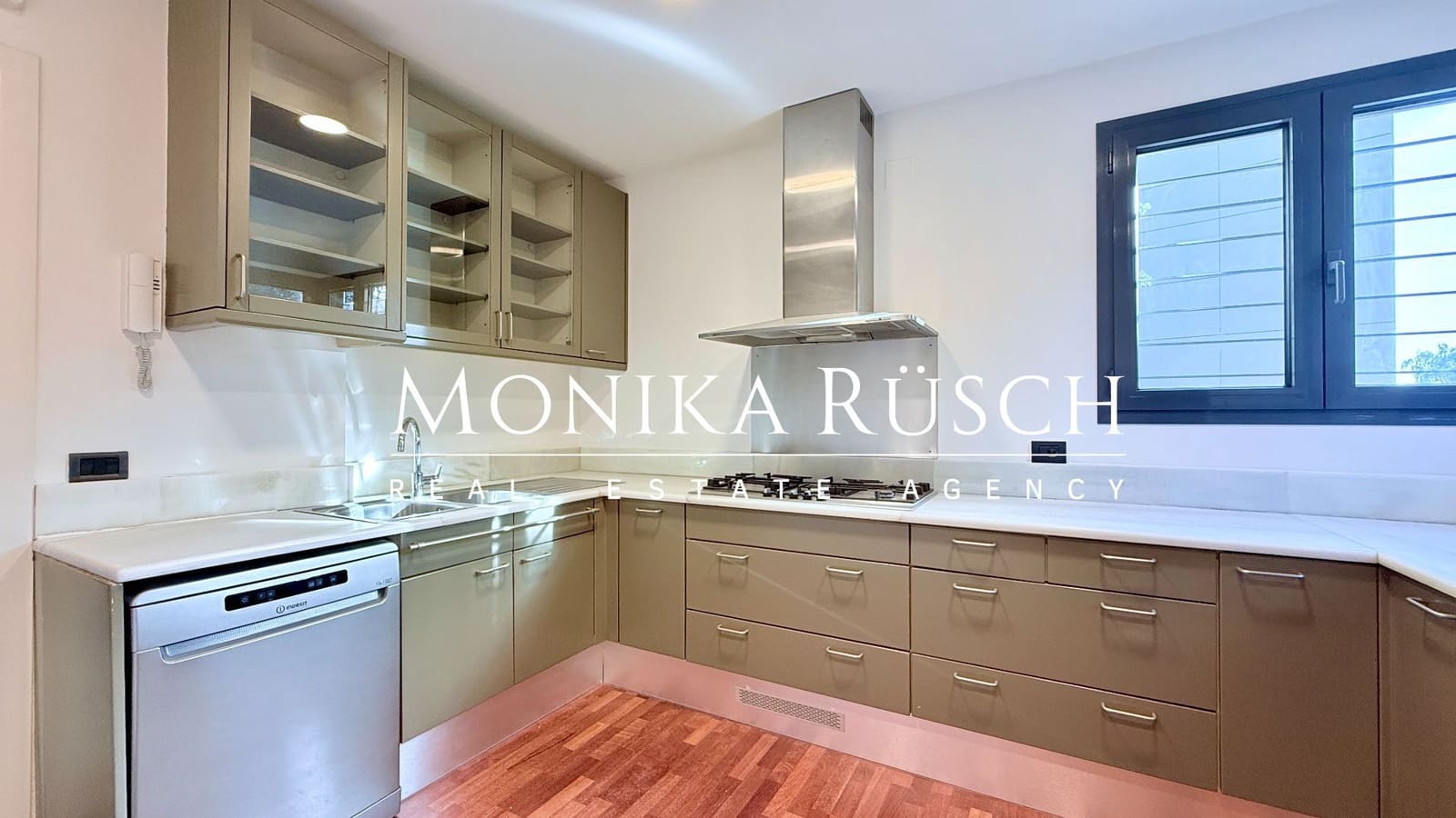 5 soveværelse Villa til leje i Barcelona by med garage - € 7.500 (Ref: 9448578)