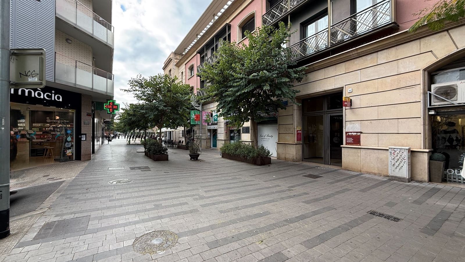 Kontor til salgs i Cornella de Llobregat - € 250 000 (Ref: 9451506)