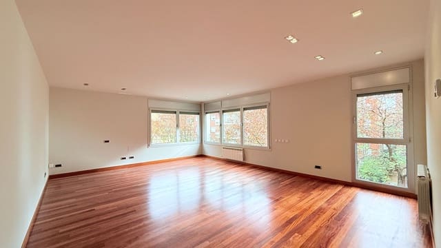 4 makuuhuone Asunto vuokrattavana paikassa Barcelona kaupunki mukana 
autotalli - 3 700 € (Ref: 9481766)