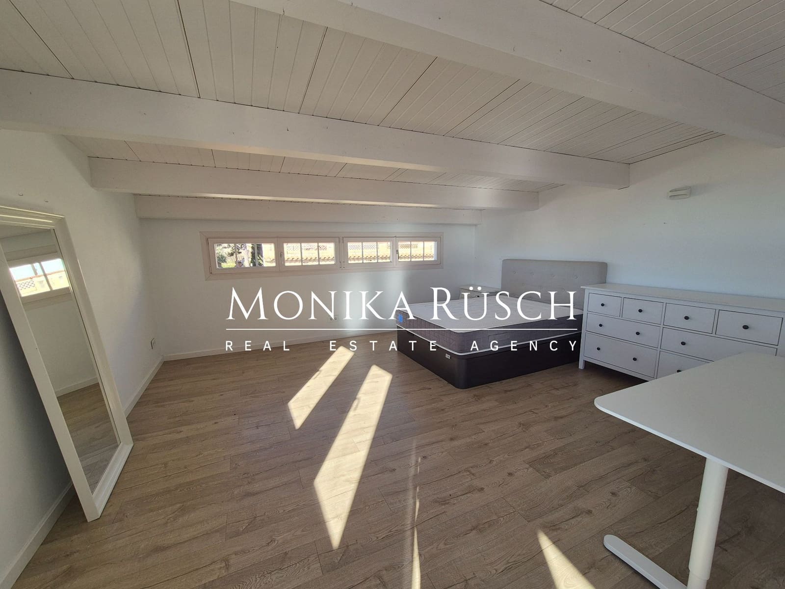 4 makuuhuone Paritalo vuokrattavana paikassa Sant Just Desvern mukana 
autotalli - 3 800 € (Ref: 9494264)