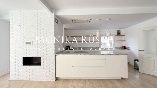 Villa/Maison Semi-Mitoyenne de 4 chambres à louer à Sant Just Desvern avec garage - 3 800 € (Ref: 9494264)