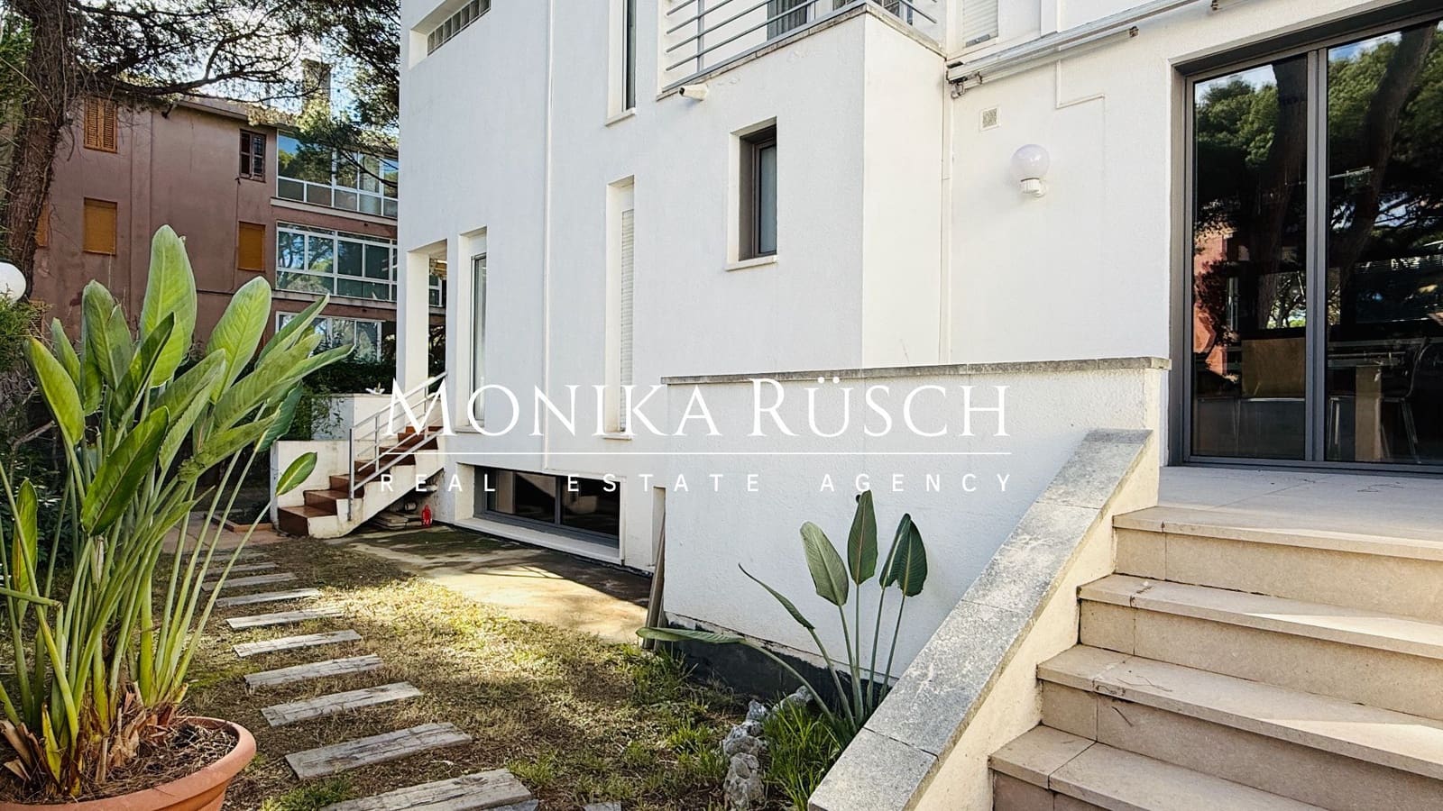 4 sovrum Villa till salu i Gava med pool garage - 1 650 000 € (Ref: 9503825)