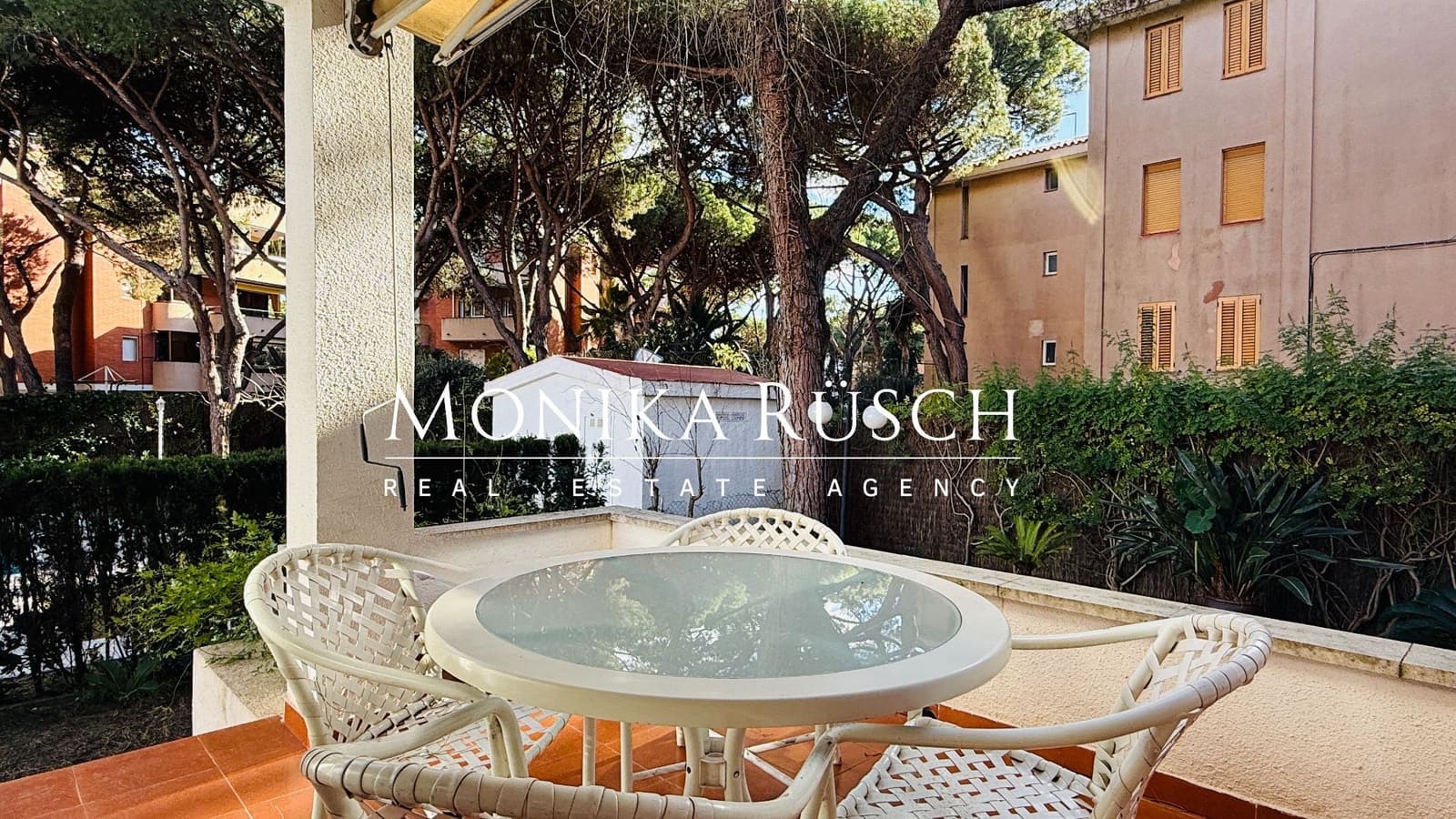 4 sovrum Villa till salu i Gava med pool garage - 1 650 000 € (Ref: 9503825)