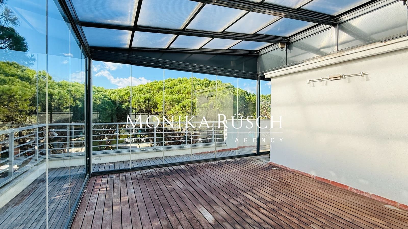 4 sovrum Villa till salu i Gava med pool garage - 1 650 000 € (Ref: 9503825)