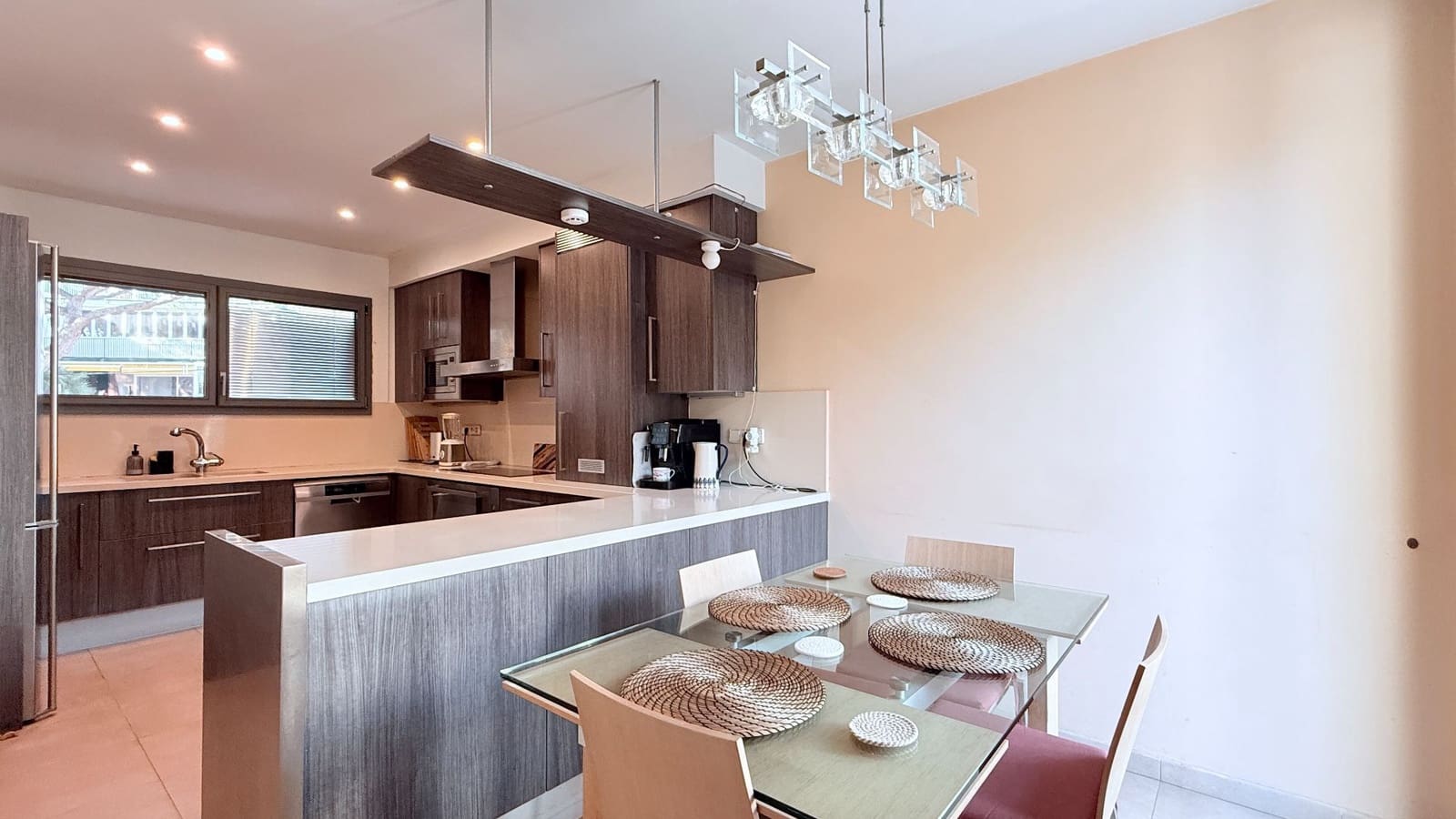 4 camera da letto Villa da affittare in Gava con piscina garage - 6.500 € (Rif: 9503826)