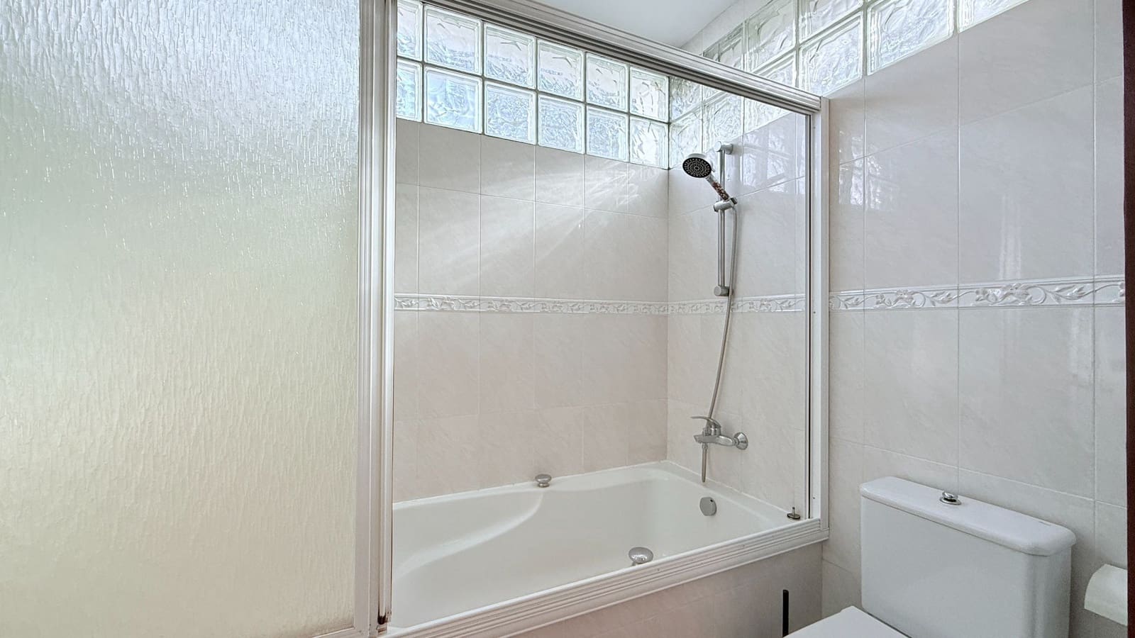 4 camera da letto Villa da affittare in Gava con piscina garage - 6.500 € (Rif: 9503826)