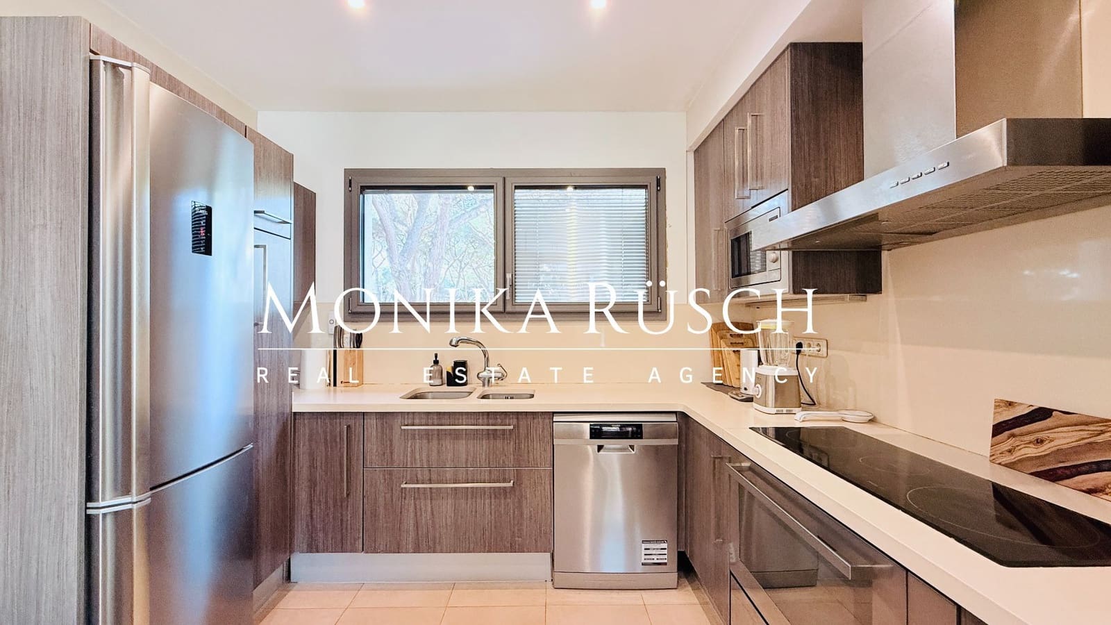 4 camera da letto Villa da affittare in Gava con piscina garage - 6.500 € (Rif: 9503826)