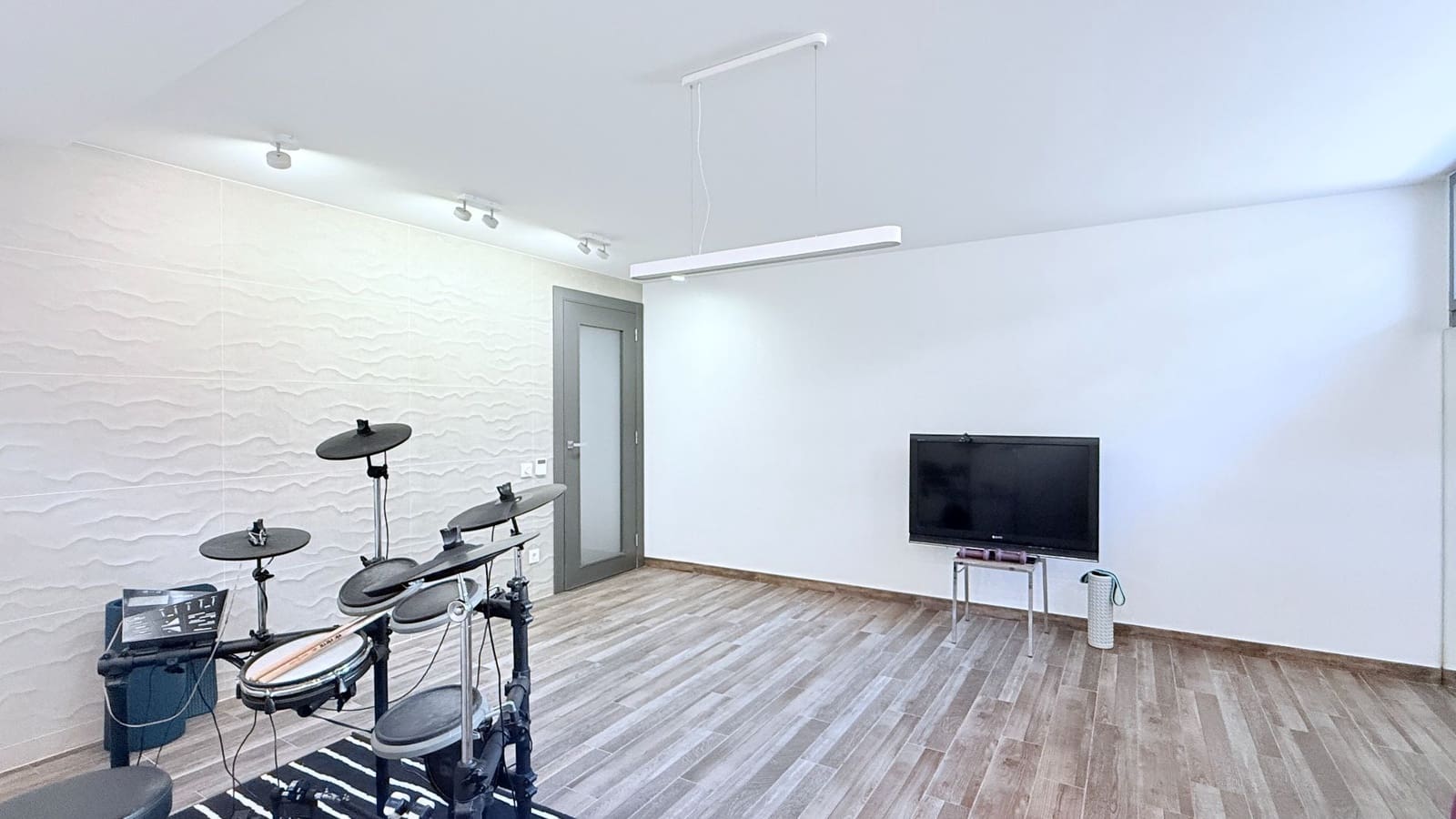 4 camera da letto Villa da affittare in Gava con piscina garage - 6.500 € (Rif: 9503826)