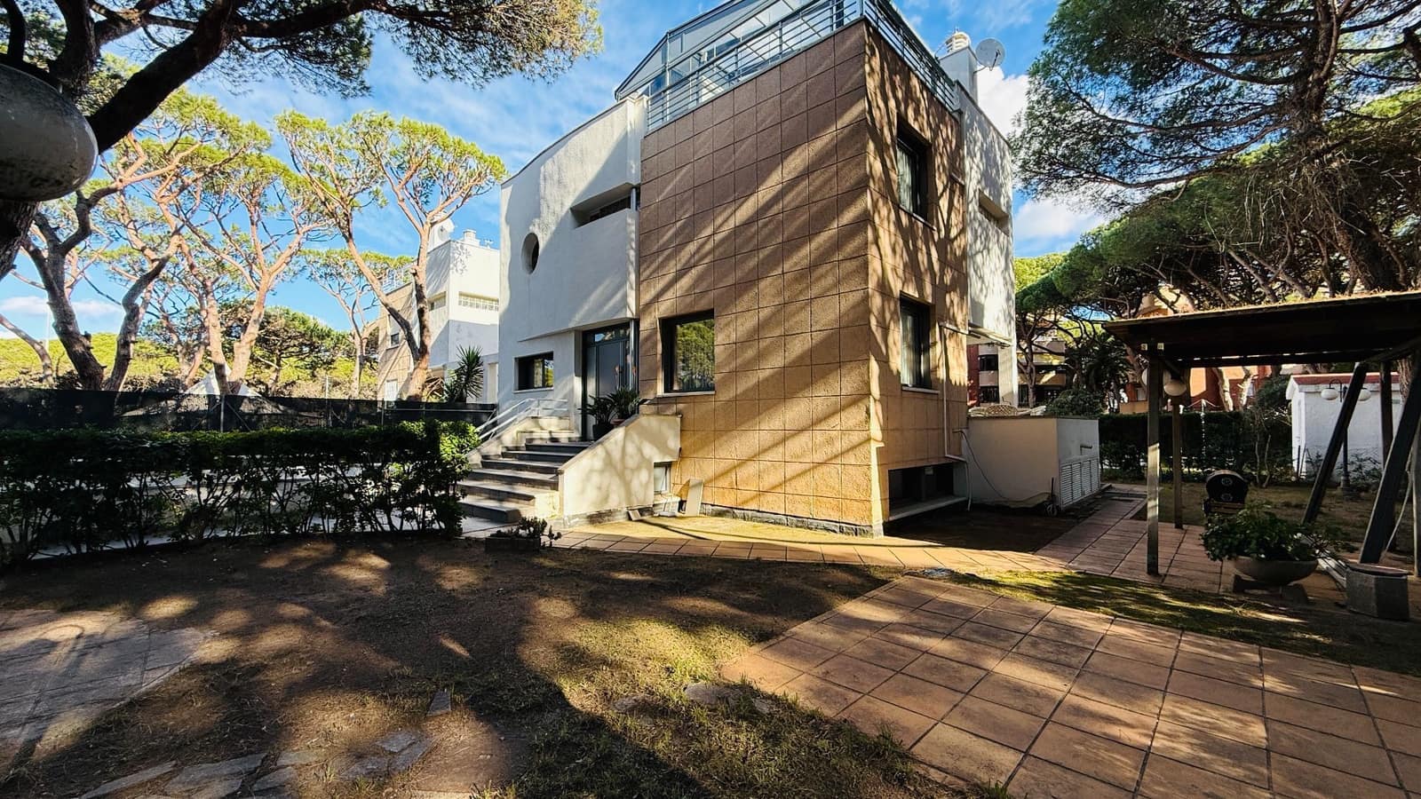 4 camera da letto Villa da affittare in Gava con piscina garage - 6.500 € (Rif: 9503826)