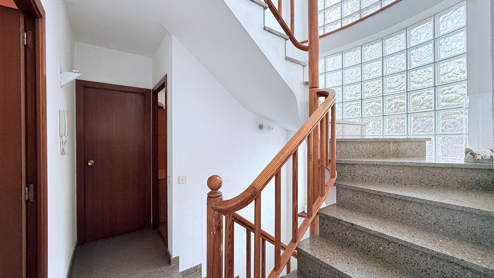 4 camera da letto Villa da affittare in Gava con piscina garage - 6.500 € (Rif: 9503826)