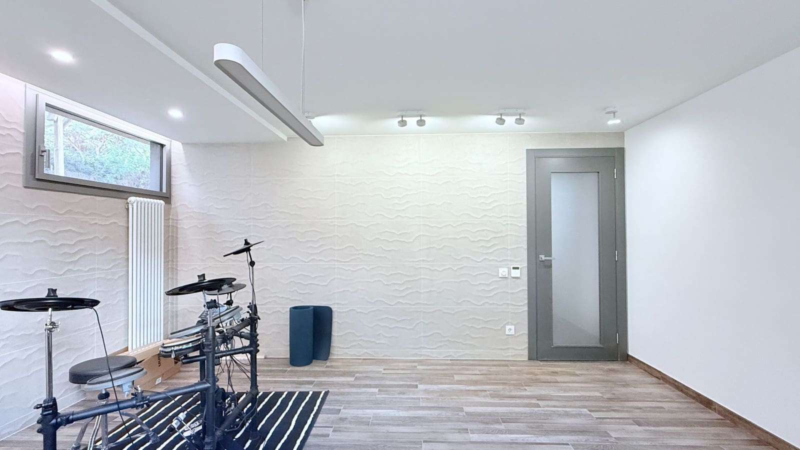 4 camera da letto Villa da affittare in Gava con piscina garage - 6.500 € (Rif: 9503826)