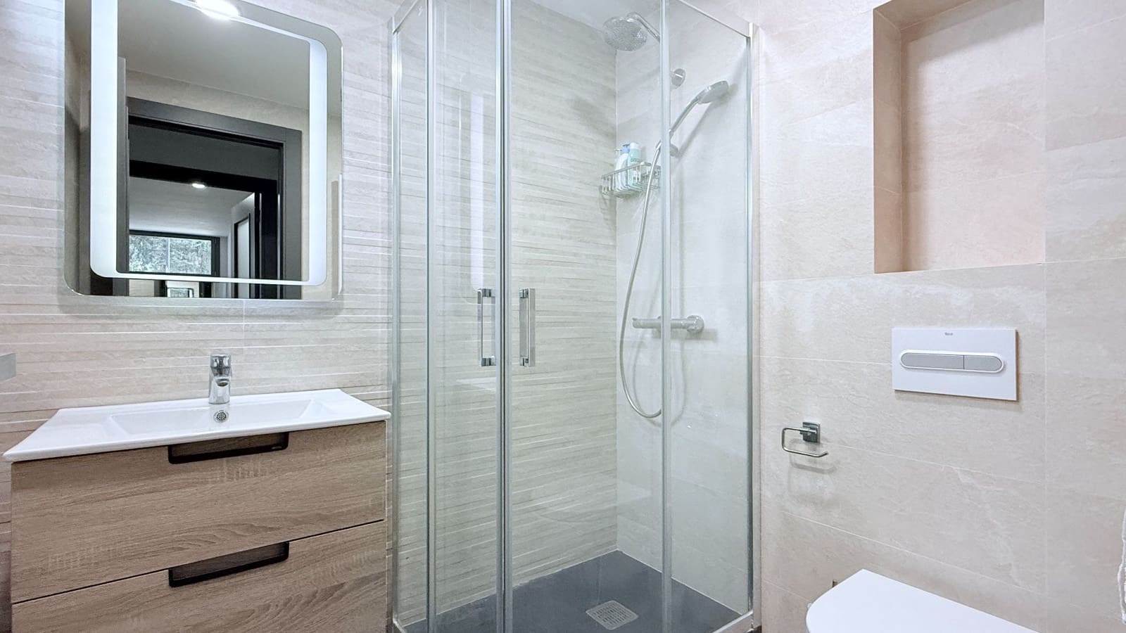 4 camera da letto Villa da affittare in Gava con piscina garage - 6.500 € (Rif: 9503826)