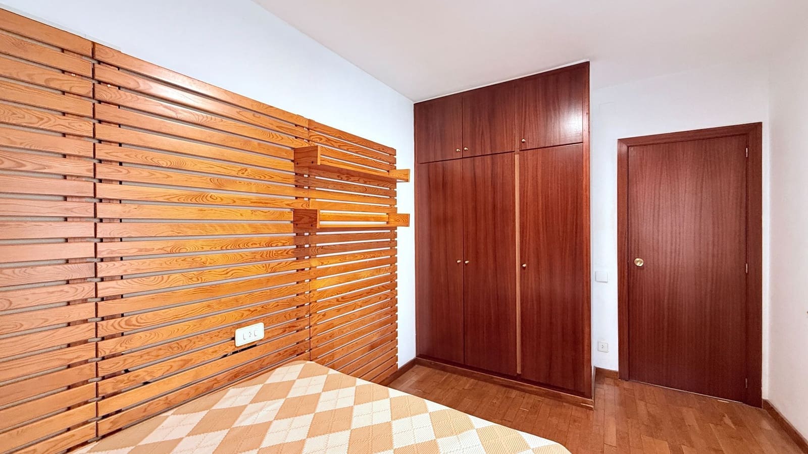 4 camera da letto Villa da affittare in Gava con piscina garage - 6.500 € (Rif: 9503826)