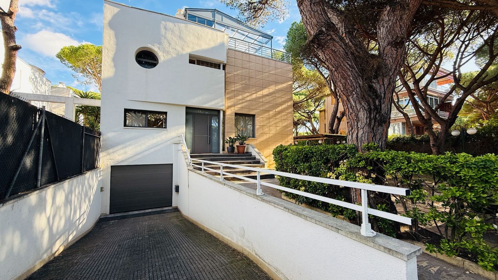 4 camera da letto Villa da affittare in Gava con piscina garage - 6.500 € (Rif: 9503826)