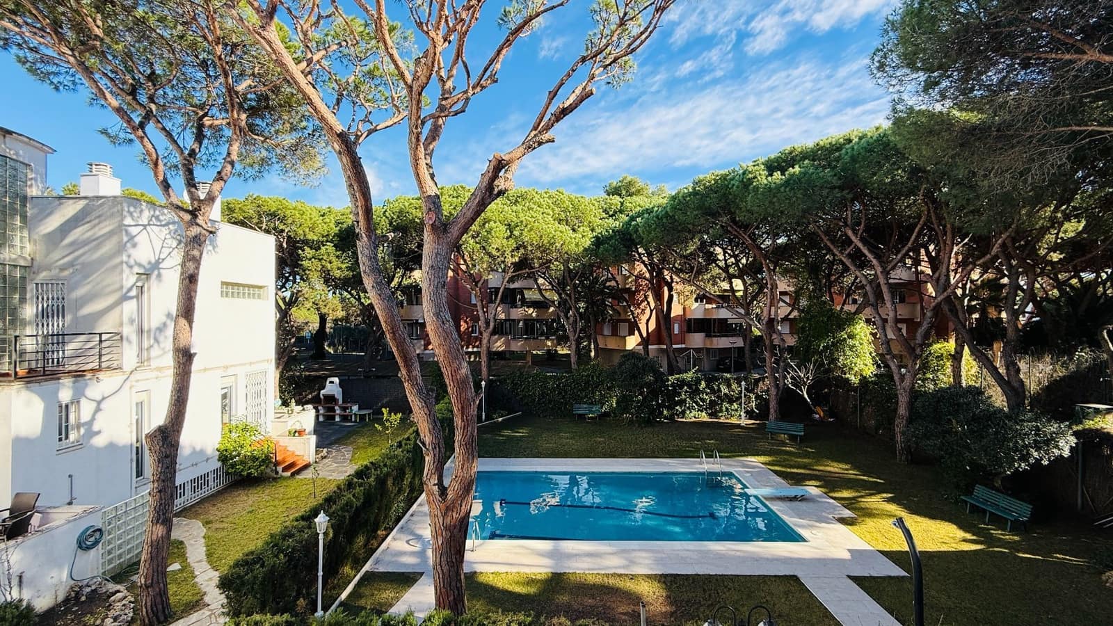 4 camera da letto Villa da affittare in Gava con piscina garage - 6.500 € (Rif: 9503826)