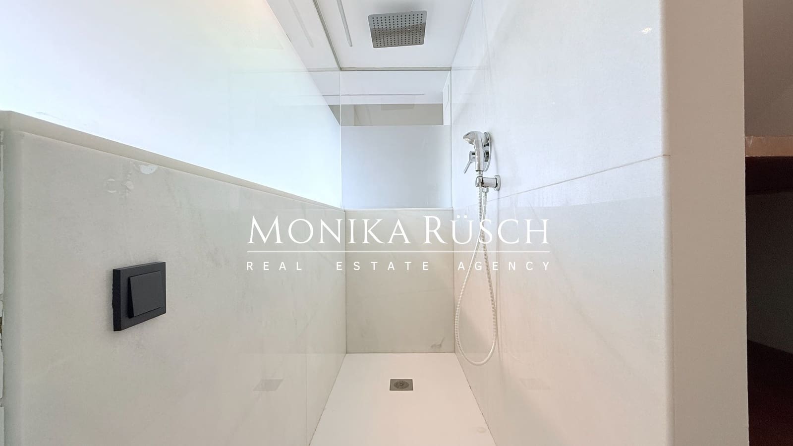 4 makuuhuone Huvila vuokrattavana paikassa El Prat de Llobregat mukana 
autotalli - 2 500 € (Ref: 9512009)