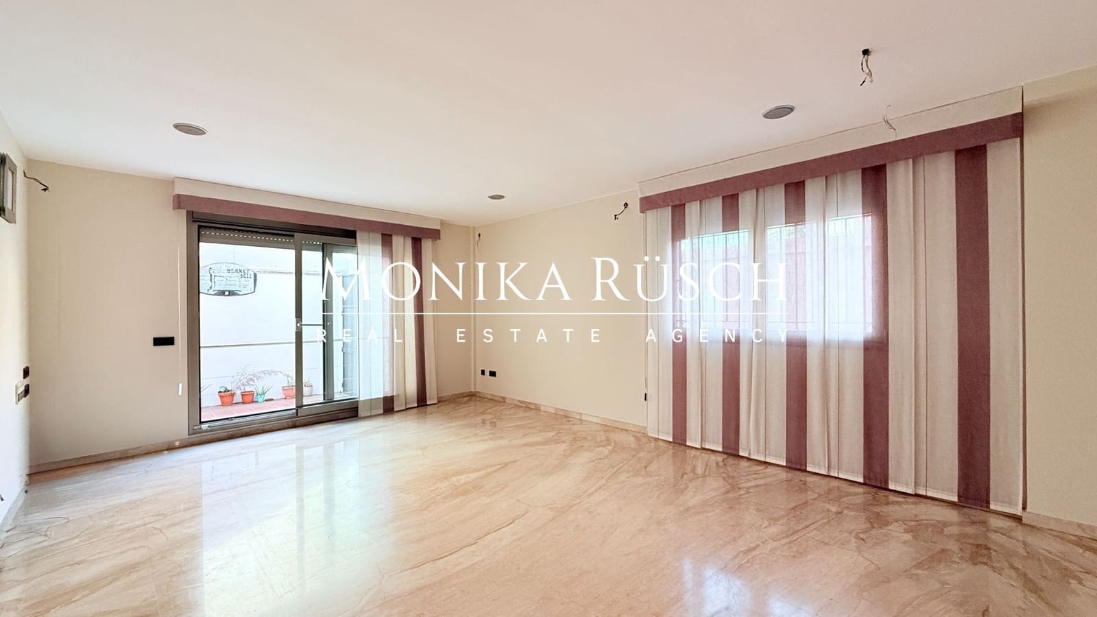 4 makuuhuone Huvila vuokrattavana paikassa El Prat de Llobregat mukana 
autotalli - 2 500 € (Ref: 9512009)