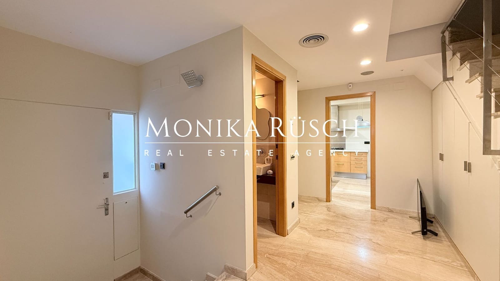 4 makuuhuone Huvila vuokrattavana paikassa El Prat de Llobregat mukana 
autotalli - 2 500 € (Ref: 9512009)