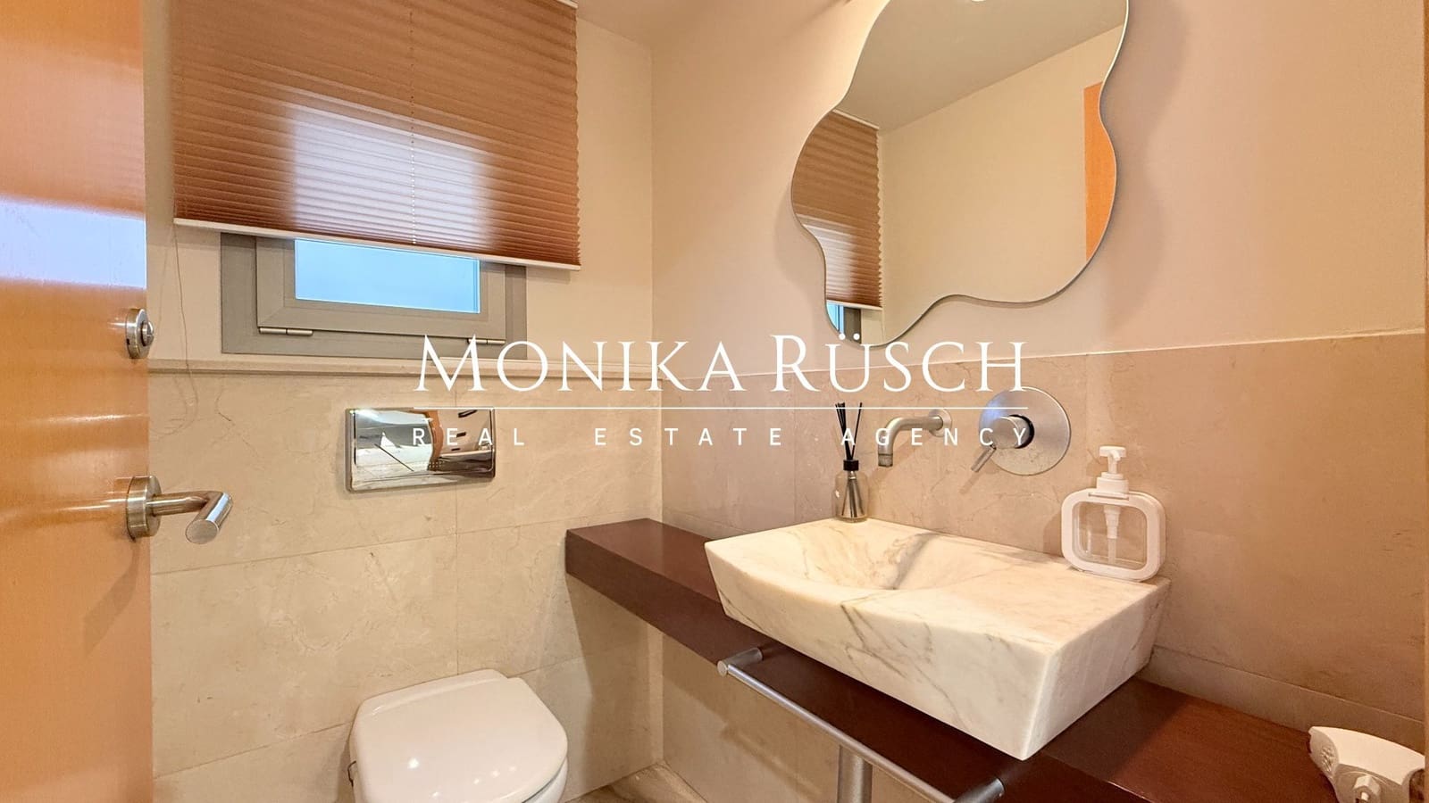 4 makuuhuone Huvila vuokrattavana paikassa El Prat de Llobregat mukana 
autotalli - 2 500 € (Ref: 9512009)