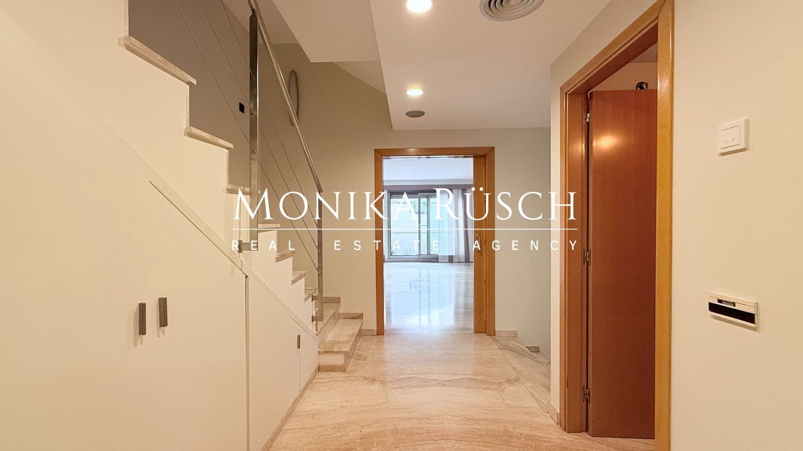 4 makuuhuone Huvila vuokrattavana paikassa El Prat de Llobregat mukana 
autotalli - 2 500 € (Ref: 9512009)