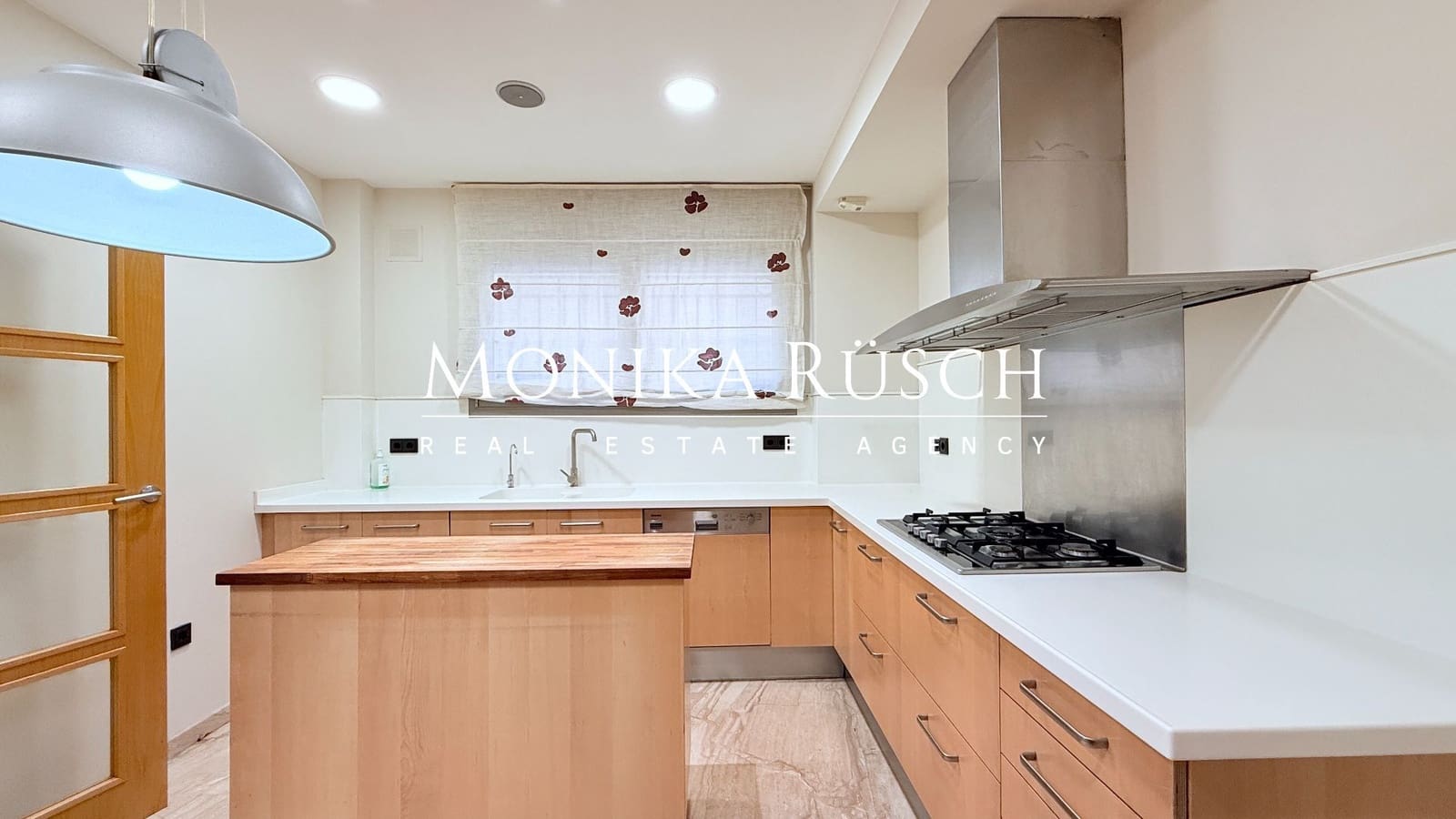 4 makuuhuone Huvila vuokrattavana paikassa El Prat de Llobregat mukana 
autotalli - 2 500 € (Ref: 9512009)