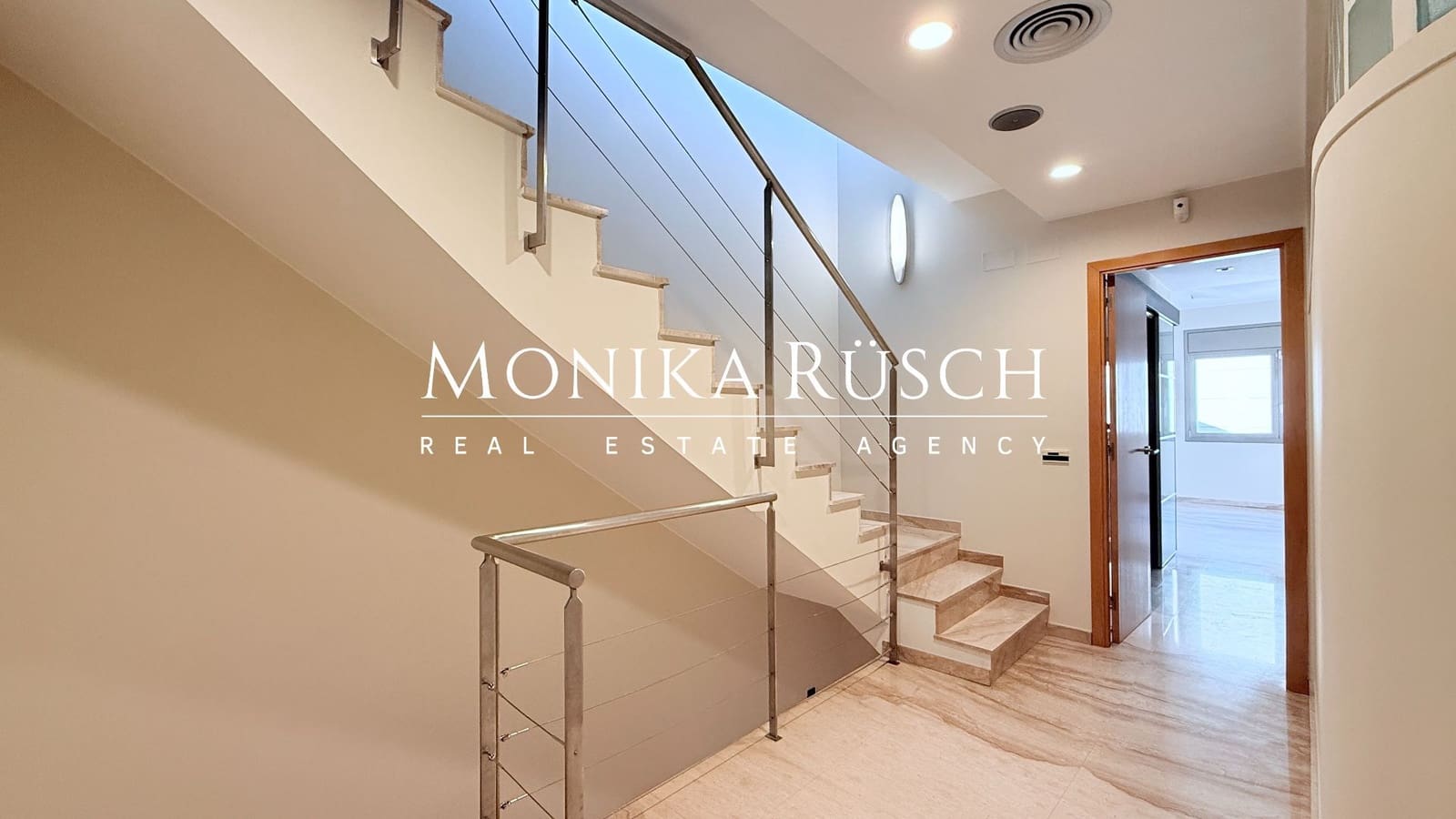 4 makuuhuone Huvila vuokrattavana paikassa El Prat de Llobregat mukana 
autotalli - 2 500 € (Ref: 9512009)