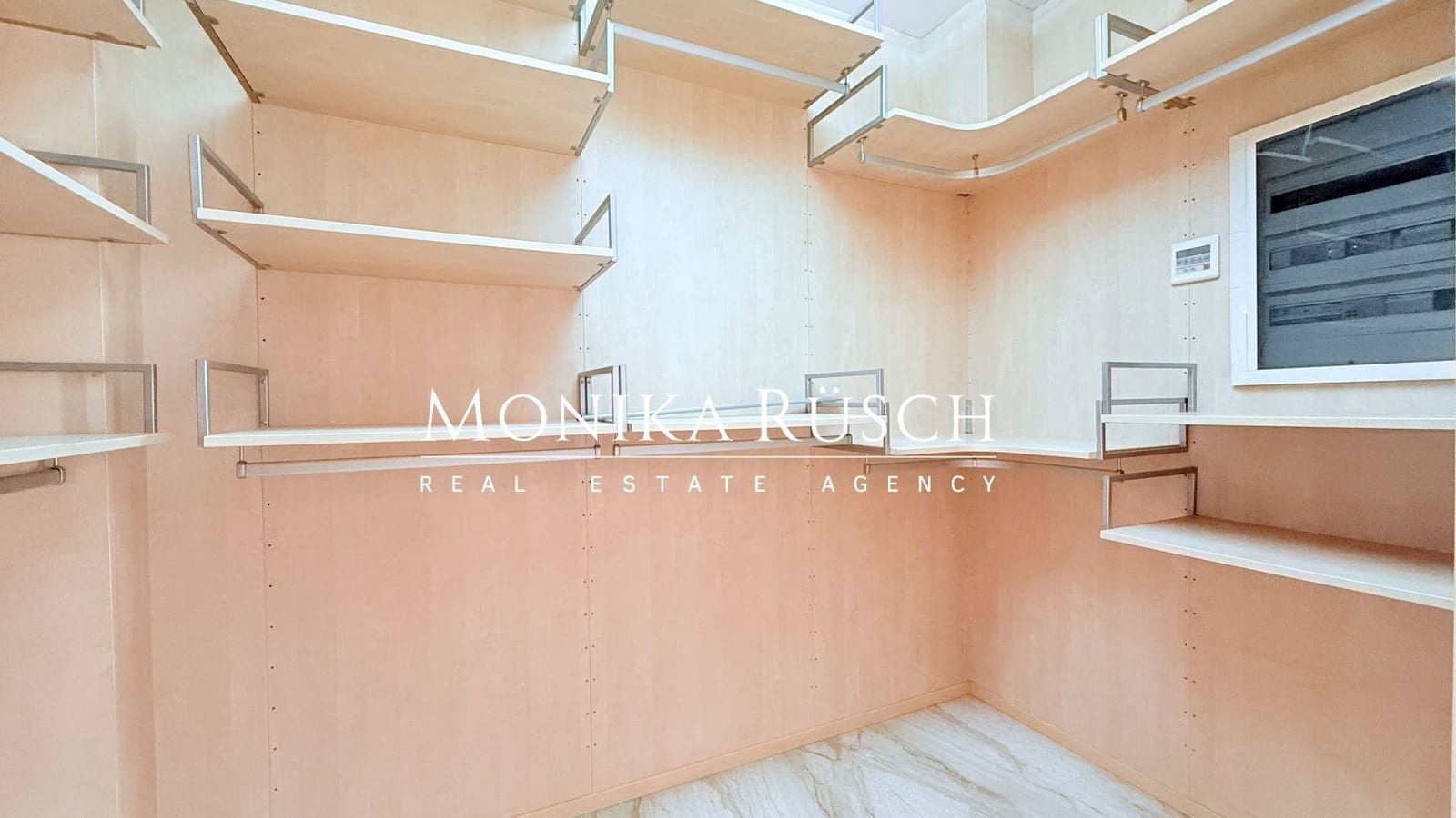 4 makuuhuone Huvila vuokrattavana paikassa El Prat de Llobregat mukana 
autotalli - 2 500 € (Ref: 9512009)