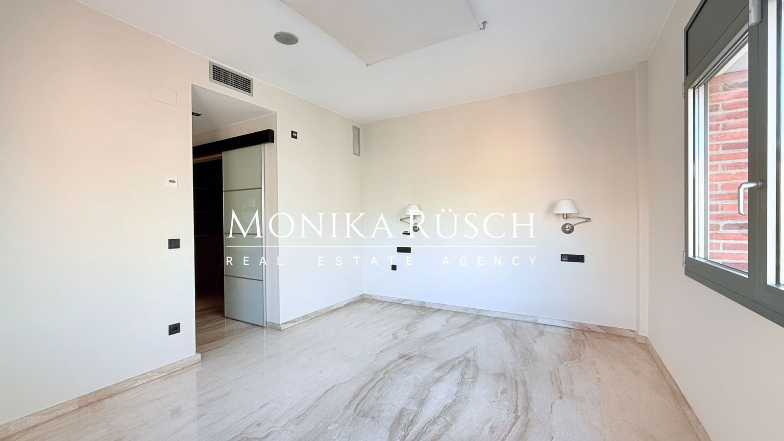 4 makuuhuone Huvila vuokrattavana paikassa El Prat de Llobregat mukana 
autotalli - 2 500 € (Ref: 9512009)