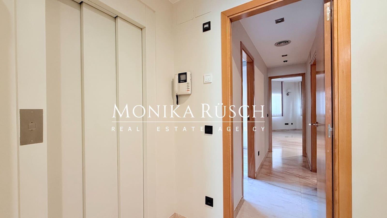 4 makuuhuone Huvila vuokrattavana paikassa El Prat de Llobregat mukana 
autotalli - 2 500 € (Ref: 9512009)