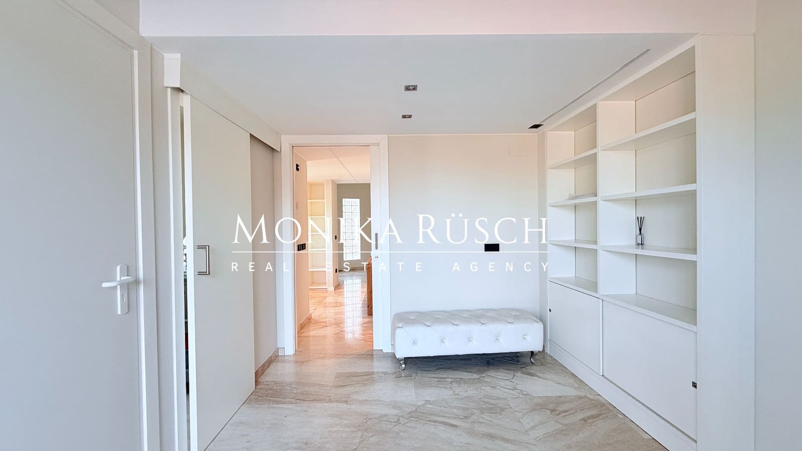 4 makuuhuone Huvila vuokrattavana paikassa El Prat de Llobregat mukana 
autotalli - 2 500 € (Ref: 9512009)