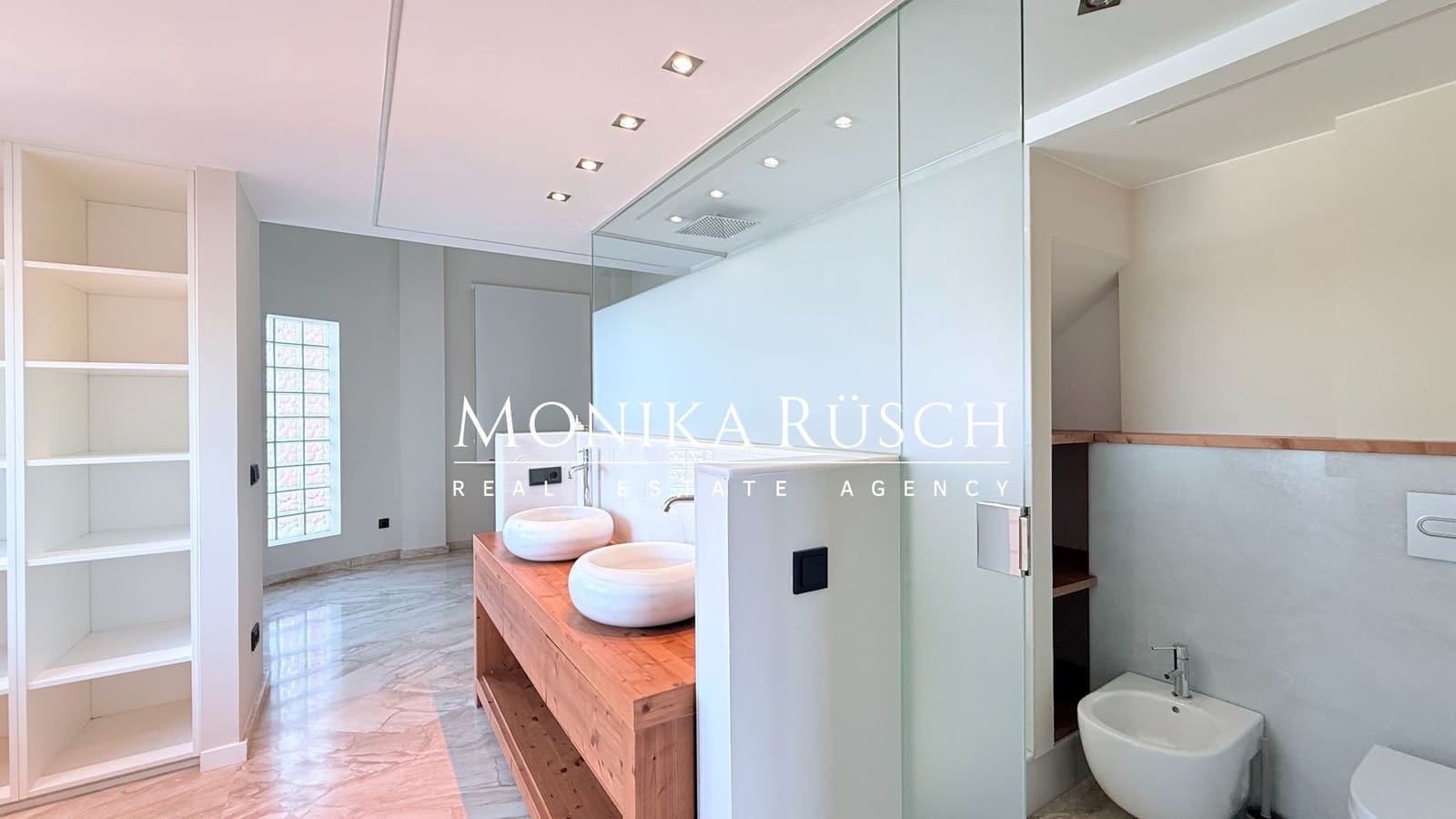 4 makuuhuone Huvila vuokrattavana paikassa El Prat de Llobregat mukana 
autotalli - 2 500 € (Ref: 9512009)