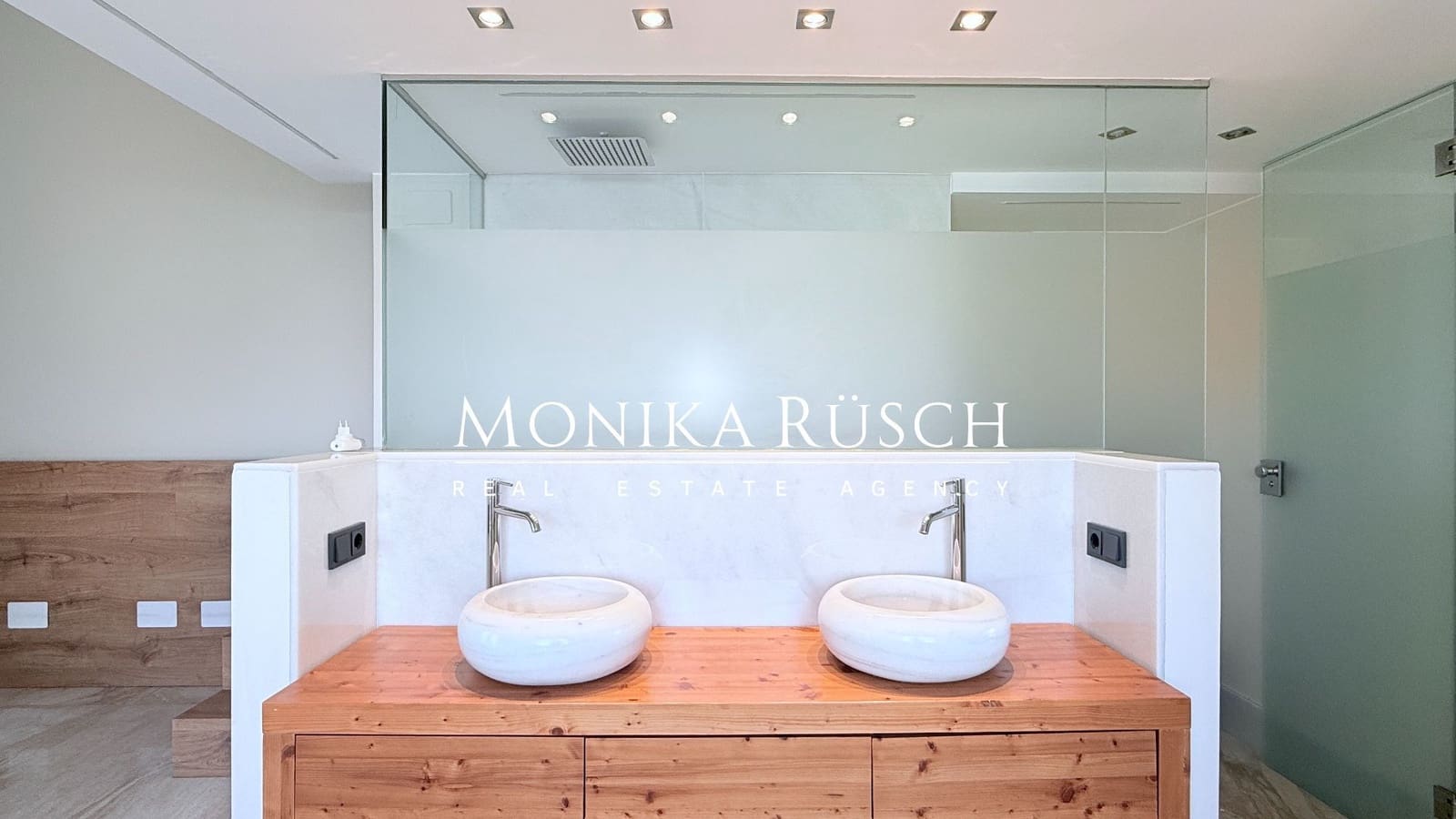 4 makuuhuone Huvila vuokrattavana paikassa El Prat de Llobregat mukana 
autotalli - 2 500 € (Ref: 9512009)