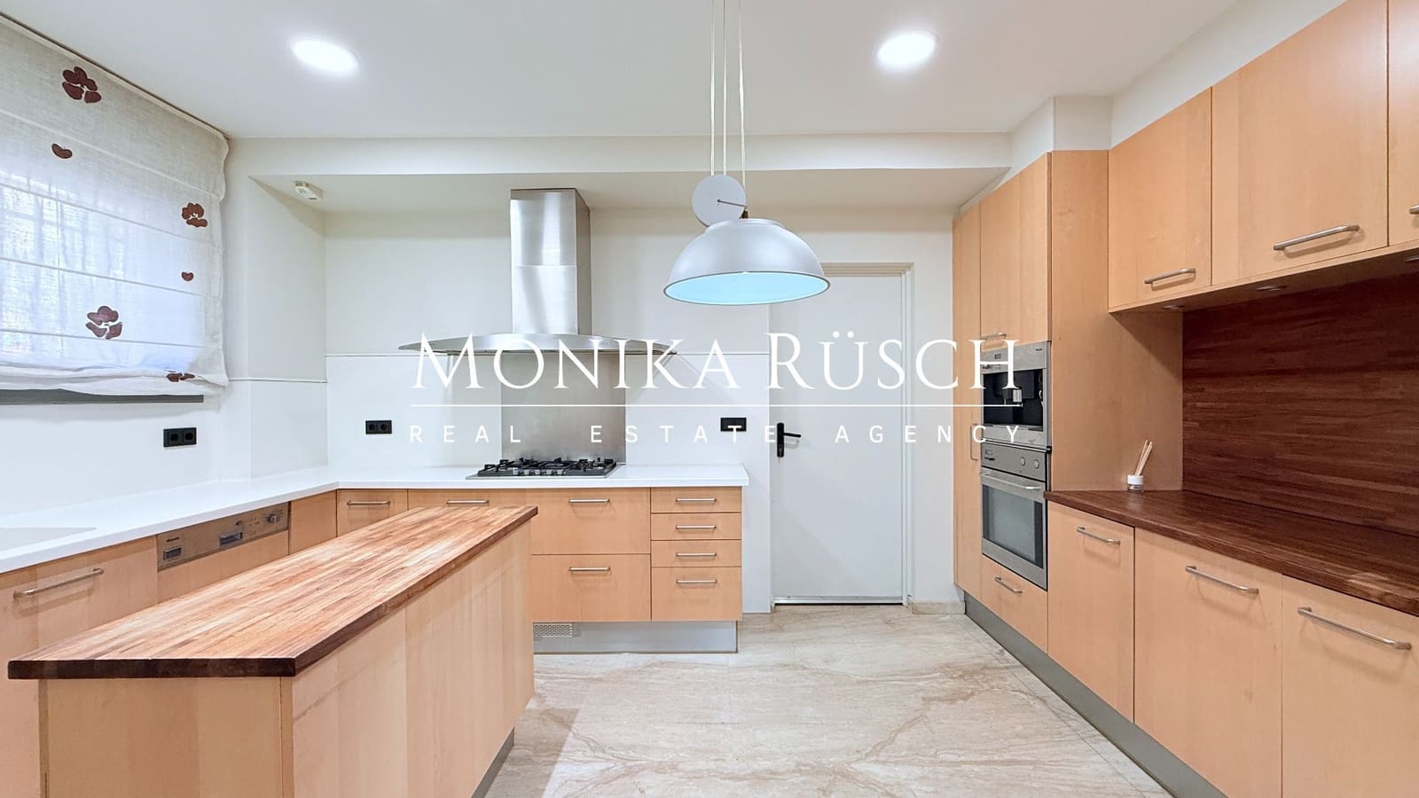 4 makuuhuone Huvila vuokrattavana paikassa El Prat de Llobregat mukana 
autotalli - 2 500 € (Ref: 9512009)