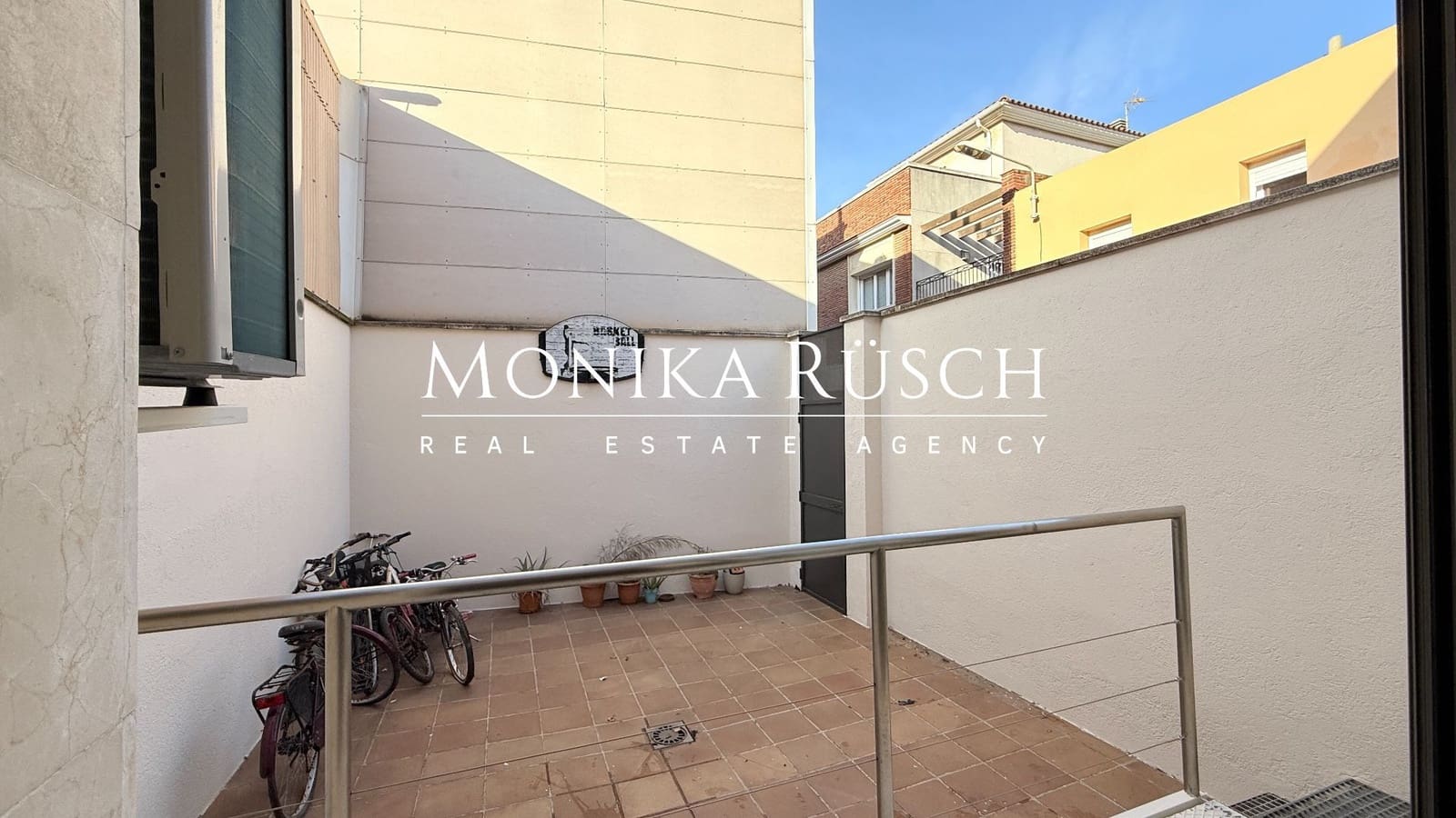 4 makuuhuone Huvila vuokrattavana paikassa El Prat de Llobregat mukana 
autotalli - 2 500 € (Ref: 9512009)