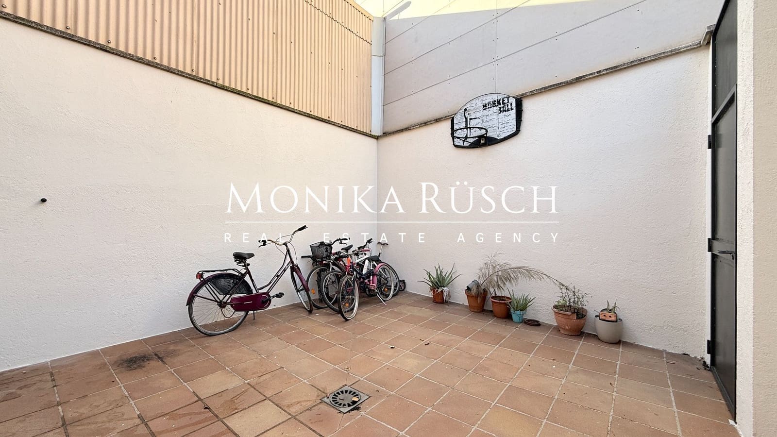 4 makuuhuone Huvila vuokrattavana paikassa El Prat de Llobregat mukana 
autotalli - 2 500 € (Ref: 9512009)