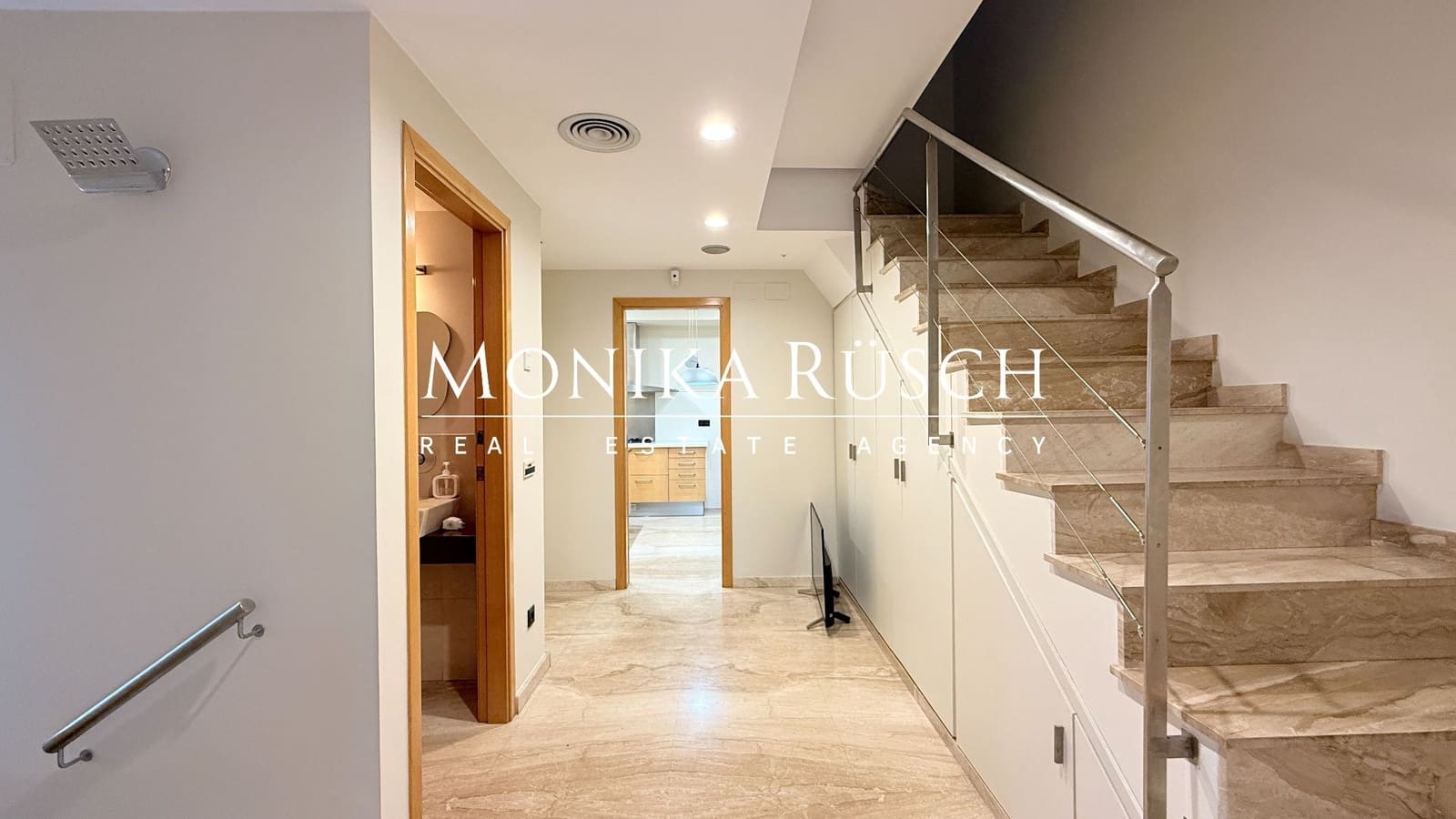 4 makuuhuone Huvila vuokrattavana paikassa El Prat de Llobregat mukana 
autotalli - 2 500 € (Ref: 9512009)