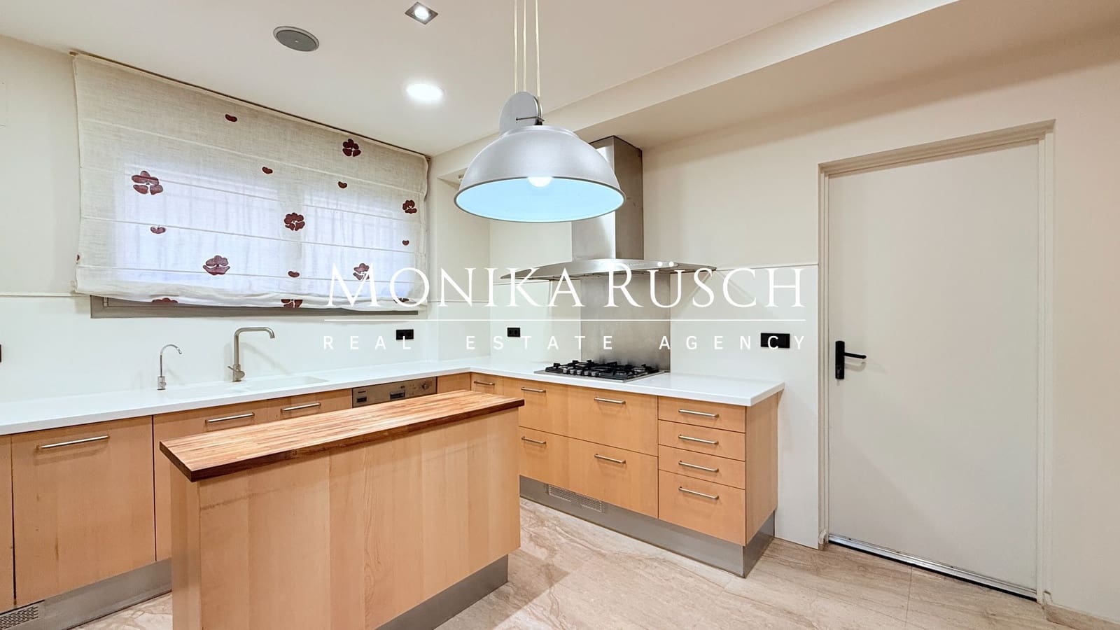 4 makuuhuone Huvila vuokrattavana paikassa El Prat de Llobregat mukana 
autotalli - 2 500 € (Ref: 9512009)